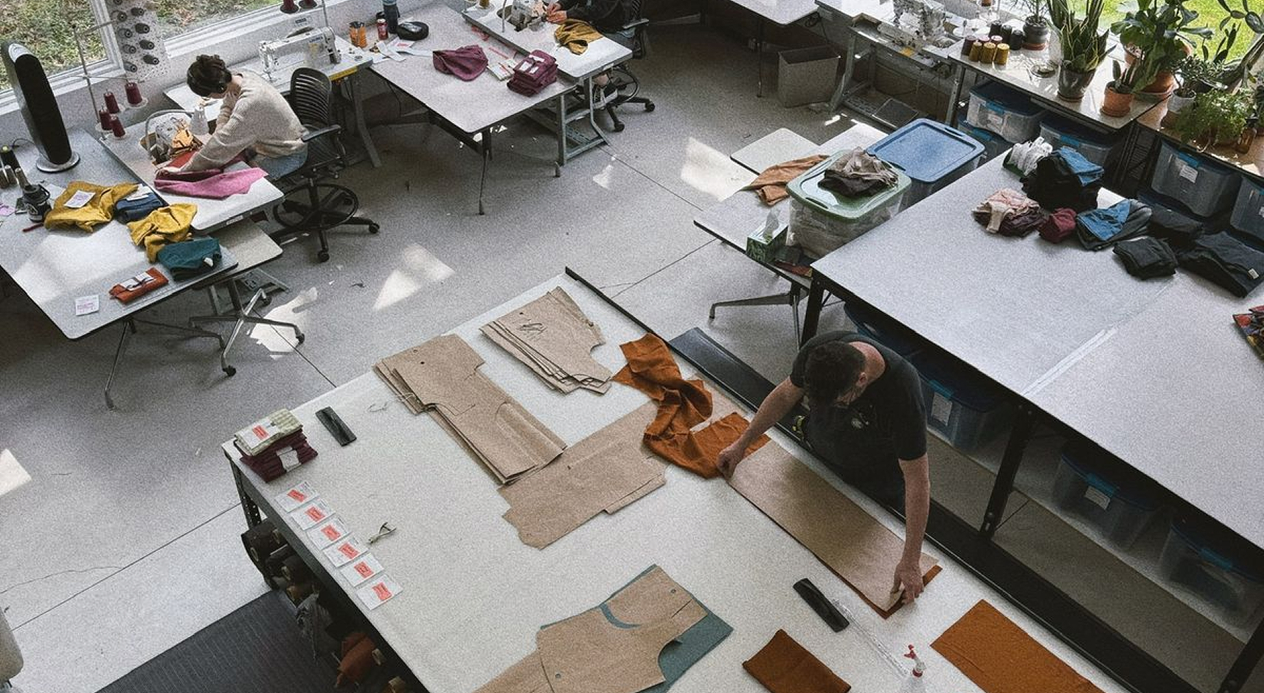 Atelier de marquage textile — Atelier Demain